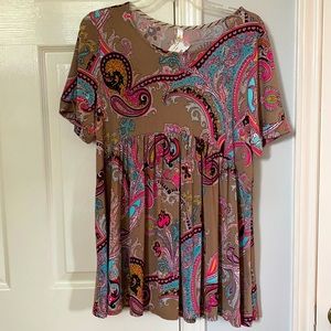 NWT!- Dressing Gaudy paisley top